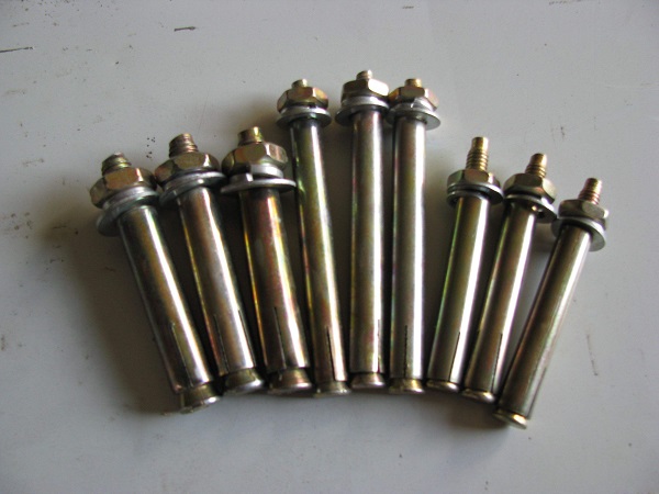 Expansion bolt