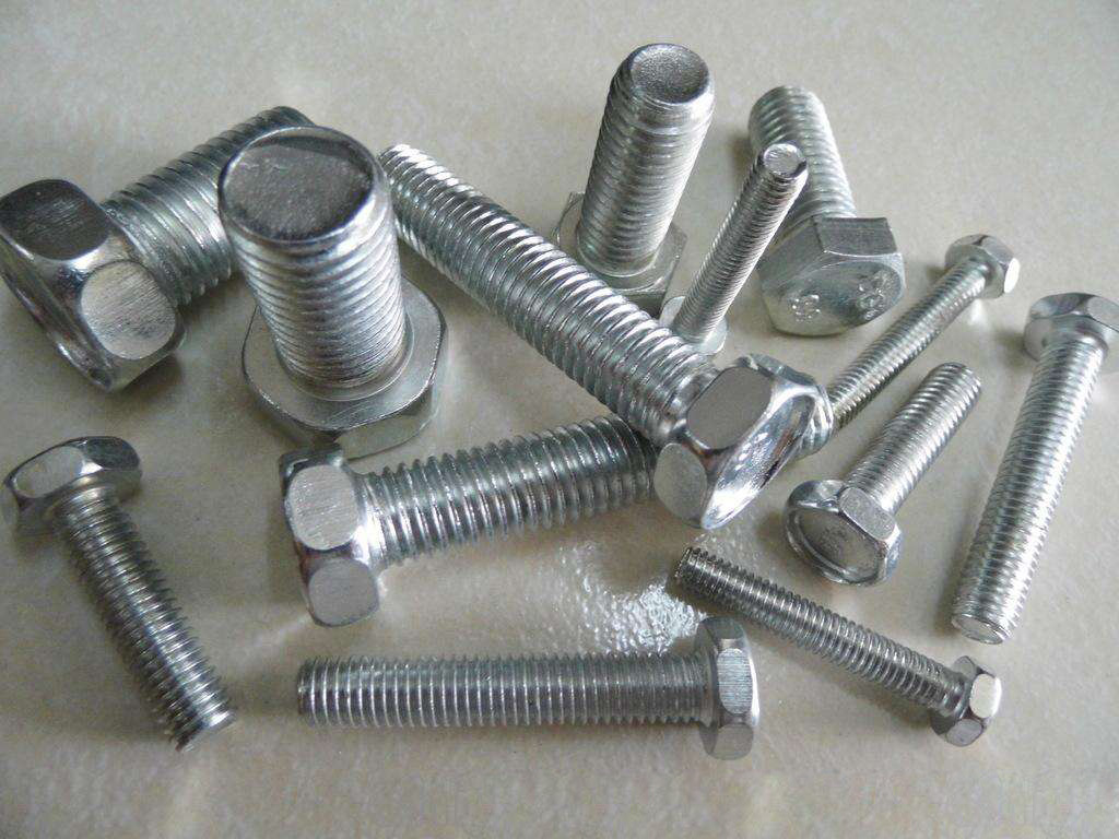 Hexagon bolt